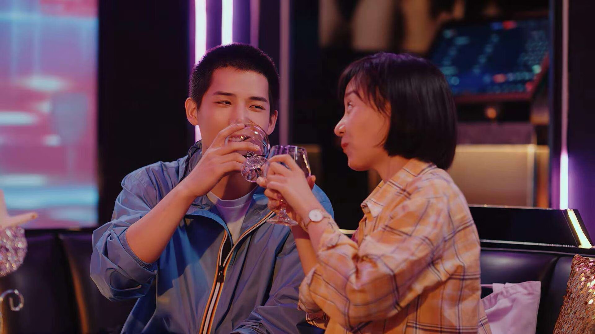 爱游戏体育客户端-大型户外攀岩营，挑战极限突破自我，户外运动攀岩项目详细介绍